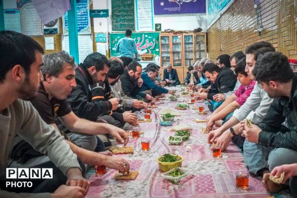 برپایی سفره افطاری در مسجد علی ابن ابیطالب نسیم‌شهر