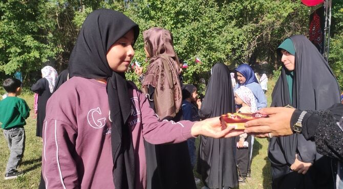 سنگ‌نوشته‌های مهر؛ وقتی کودکان برای قهرمانان وطن قد می‌کشند