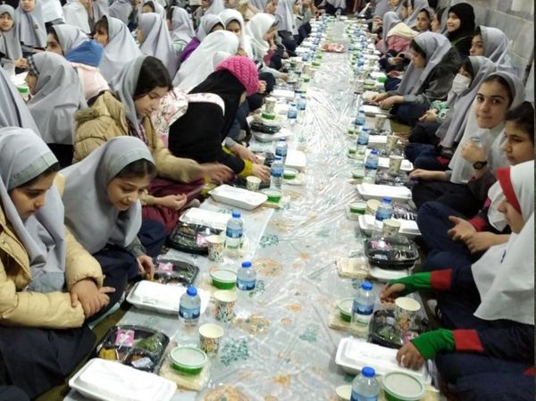 برپایی ضیافت افطاری در دبستان آزادی 