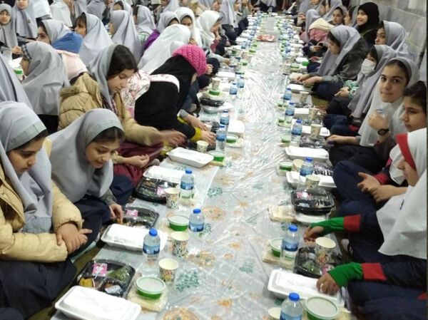 برپایی ضیافت افطاری در دبستان آزادی 