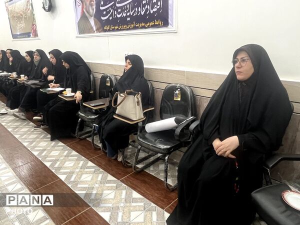 نشست معاونان و مربیان پرورشی در گلوگاه 