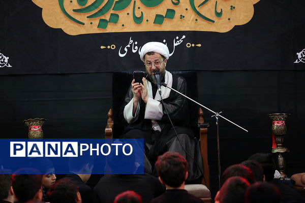 محفل عزاداری نوجوانان در حرم حضرت معصومه(س)