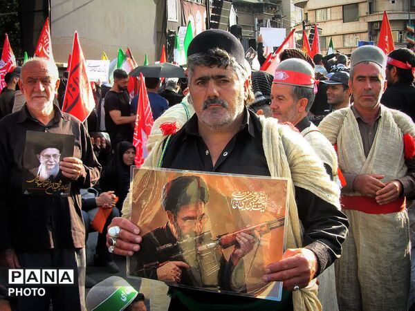 مراسم بدرقه و تشییع آقای شهید ایران در تهران 