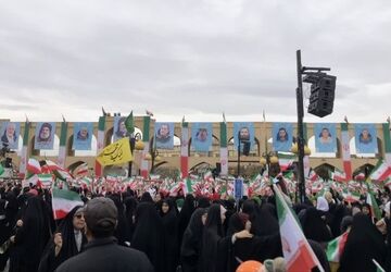 حضور گسترده مردم در راهپیمایی ۲۲ بهمن