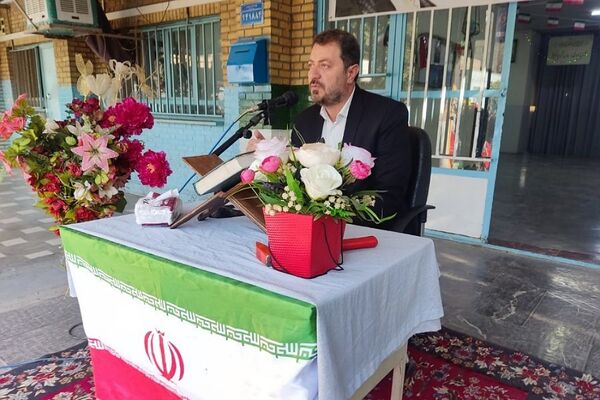 آیین نواختن زنگ پدافند غیرعامل در دبیرستان تهرانی باقرشهر 