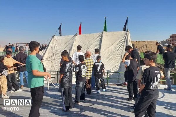 آیین سنتی برپایی خیمه عاشورایی در زرقان