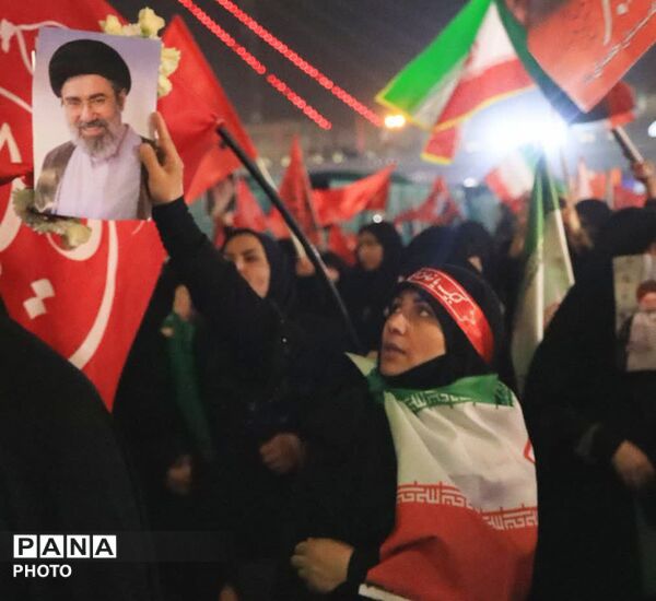 قاب هایی از یک بدرقه آسمانی ماندگار 