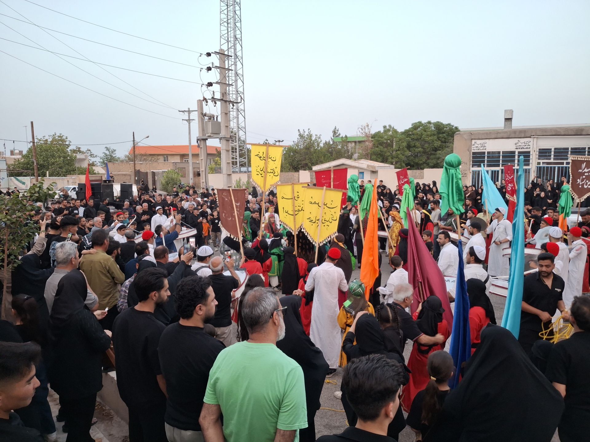 حرکت نمادین کاروان اسرای کربلا در شهر آوه