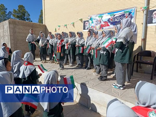 طنین زنگ انقلاب دردبستان خدیجه کبری ابرکوه  