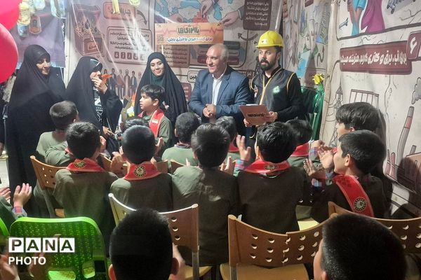  بازدید رئیس سازمان دانش‌آموزی شهرستانهای استان تهران از غرفه «با انرژی‌ها» منطقه کهریزک
