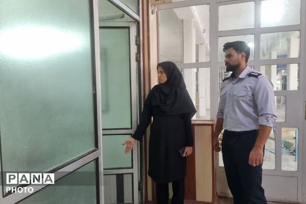 مانور آتش‌نشانی در دبیرستان شهیده بنت‌الهدی صدر