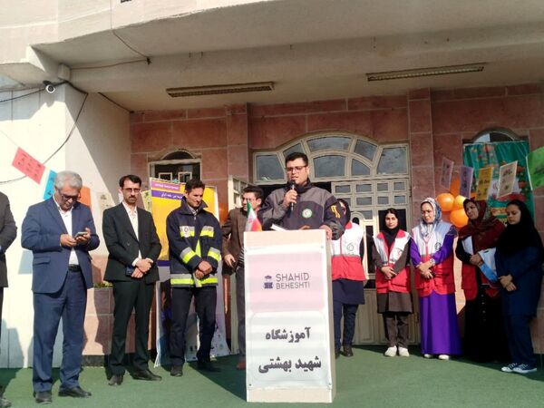 مانور زلزله در دبیرستان شهید بهشتی بندرترکمن