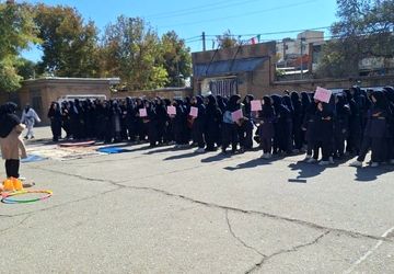 برگزاری المپیاد ورزشی با حضور دانش آموزان در دبیرستان حکمت بروجرد