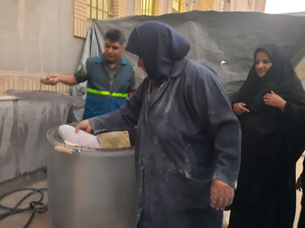 زائران پیاده شهرستان فردوس در دبیرستان شاهد مهدی حکمت