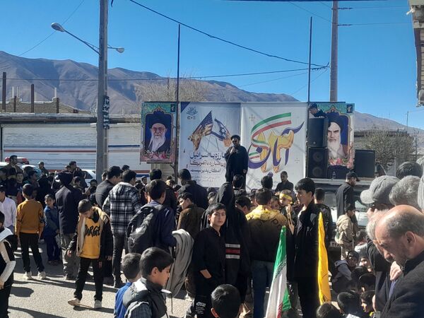 حضور پرشور و حماسه‌آفرین دانش‌آموزان نسر در راهپیمایی یوم‌الله ۱۳ آبان