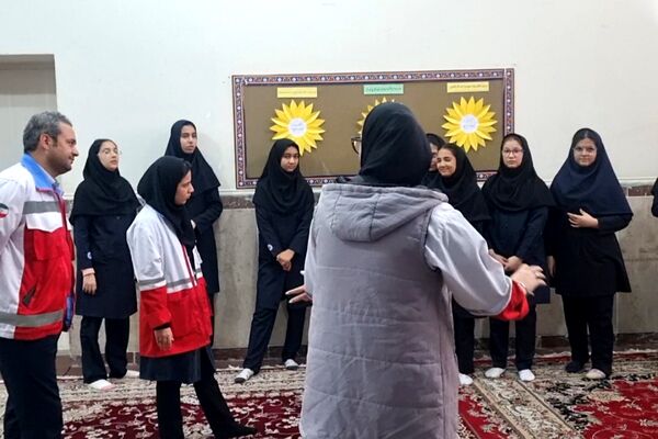  مانور زلزله در مدرسه فرزانگان ورامین
