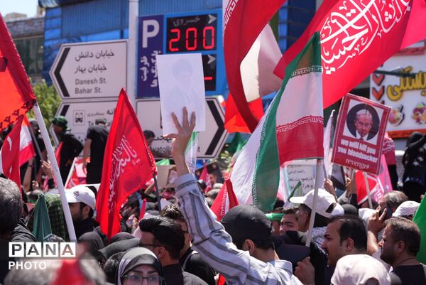 مراسم تشییع رهبر معظم انقلاب و خانواده ایشان در مشهد