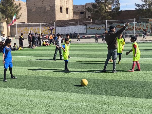 مسابقات فوتبال دبستان شهید پسندیده روستای فدافن شهرستان کاشمر 