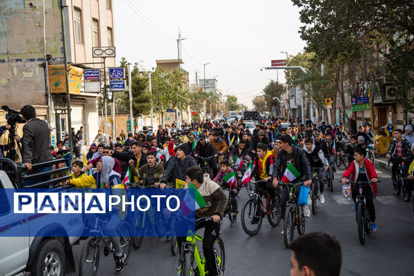 همایش دوچرخه‌سواری در آستانه 13 آبان