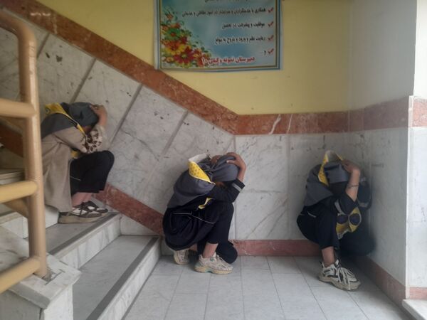 بیست و هفتمین مانور سراسری زلزله در دبیرستان نمونه وکیلی ۱۰