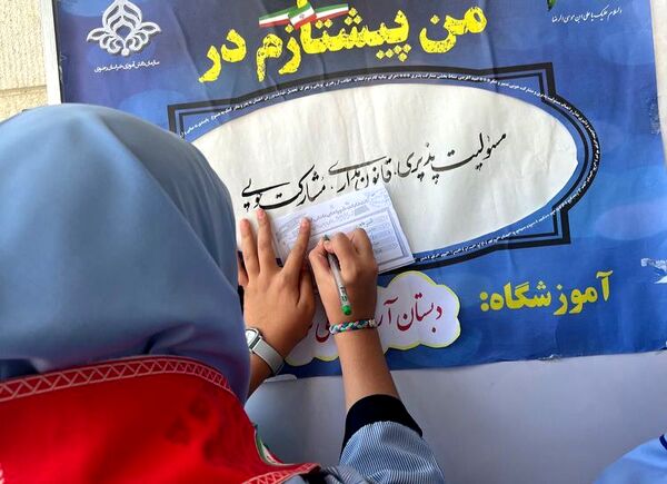 انتخابات شورای دانش‌آموزی دردبستان ارمینه مصلی نژاد