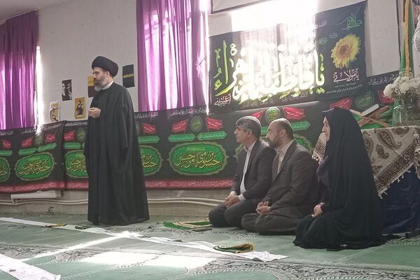  زنگ نماز در هنرستان آفرینش پردیس با حضور امام جمعه و مدیر آموزش و پرورش