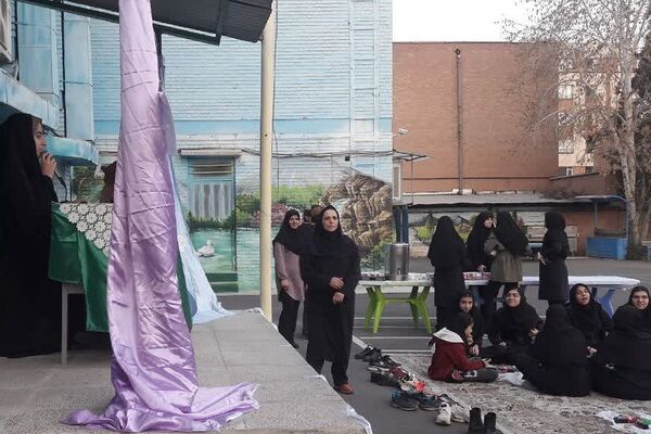 برگزاری مراسم افطار و طعام در دبیرستان فتح المبین ناحیه دو شهرری 