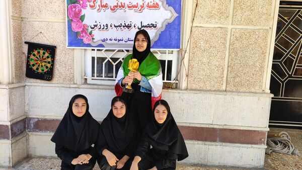 برگزاری المپیاد ورزشی به مناسبت هفته تربیت بدنی در مدرسه نمونه دولتی ۹ دی یاسوج
