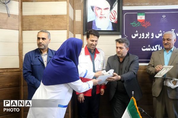 تجلیل از برگزیدگان کشوری پویش‌های «رمضان پویا» و «سفیر سلامت» در پاکدشت