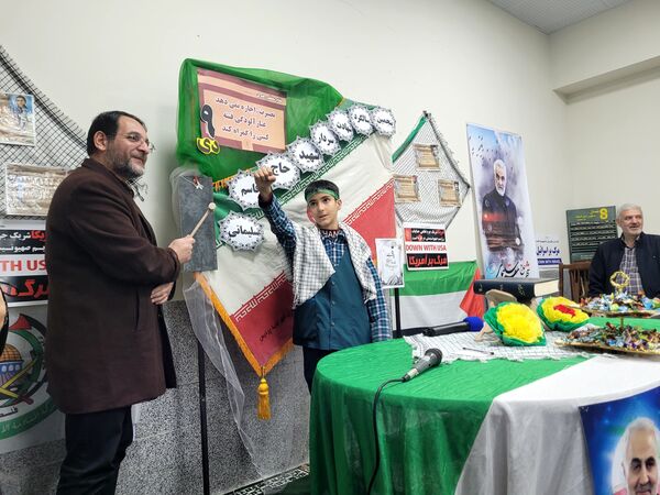 بزرگداشت حماسه ۹ دی در مدرسه نور ایمان منطقه پردیس 