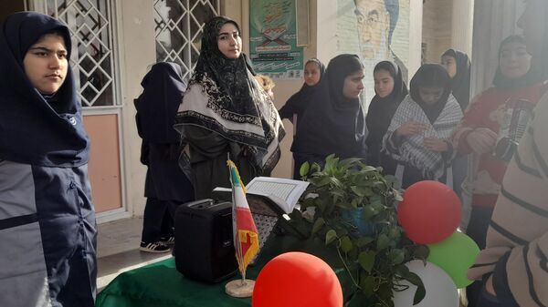حضور حماسی دانش‌آموزان «شهدای فرهنگی ۲» در جشن سالگرد پیروزی انقلاب اسلامی  