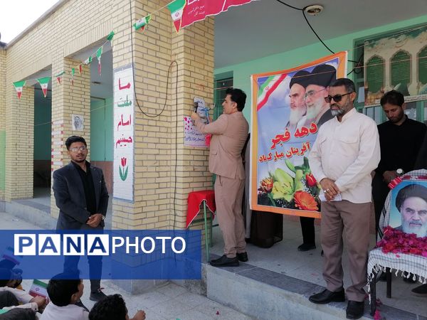 مدارس سندرک یکپارچه در شور انقلابی؛ زنگ انقلاب به صدا درآمد