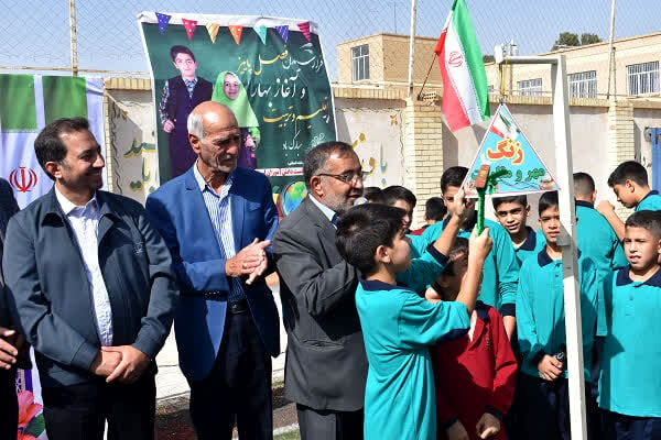 آیین زنگ «مهر و مقاومت» در مدارس شهرستان بهاباد