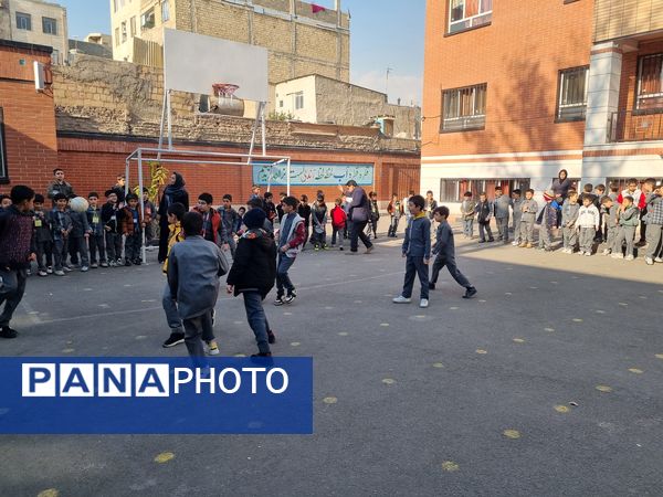 برگزاری مسابقات فوتبال درون مدرسه‌ای دبستان امام رضا(ع)
