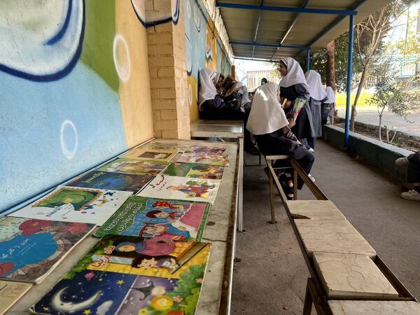 از «درخت آرزوها» تا «نمایشگاه هنری» در جشن روز کودک دبستان احمد کاظمی ۲