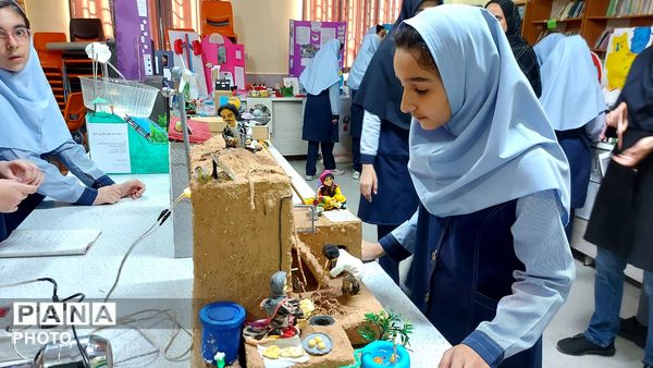 نمایشگاه جابربن‌ حیان در دبستان دخترانه فرهنگیان ۲ 