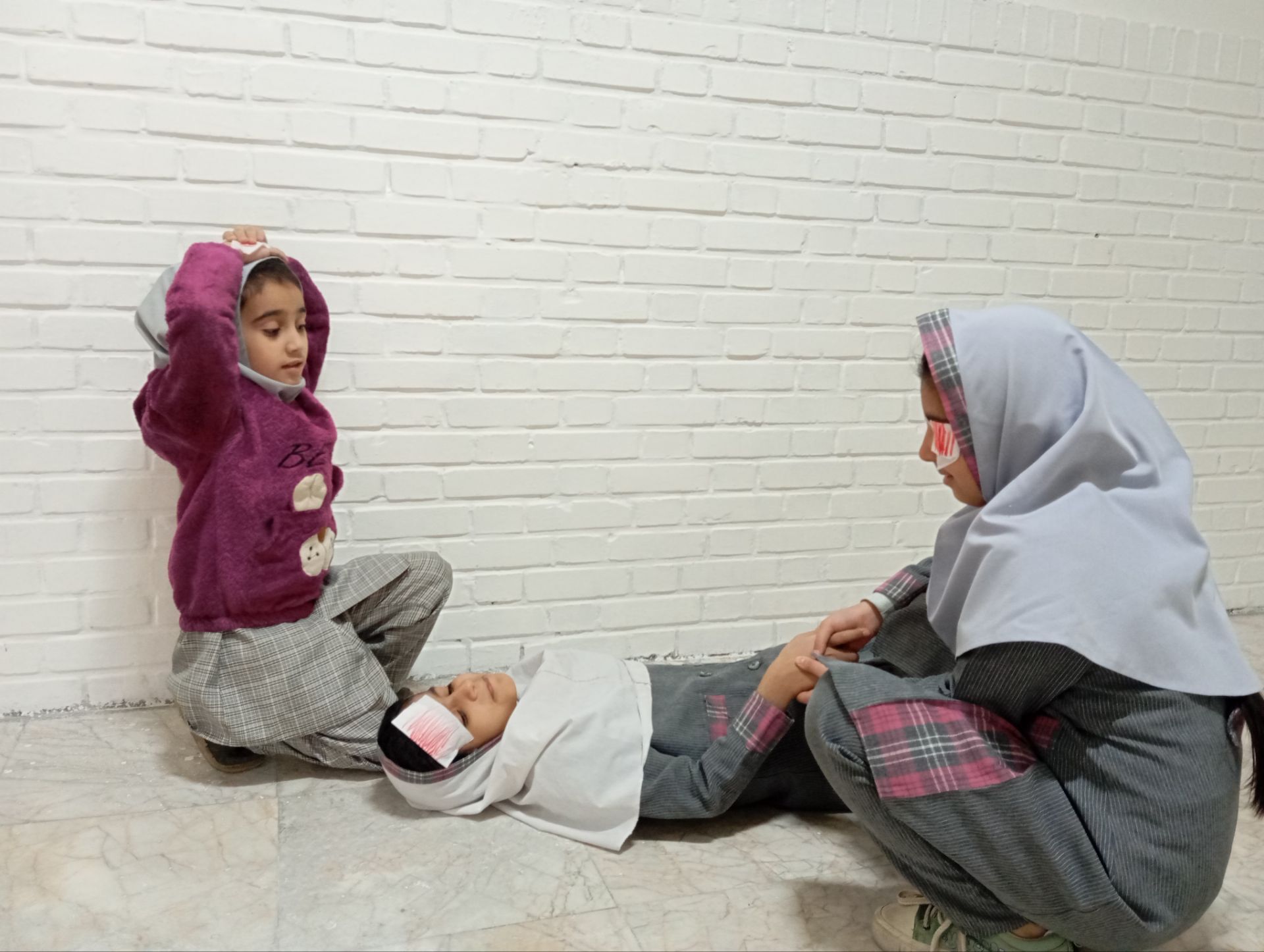 برگزاری مانور زلزله در دبستان دخترانه نرجس یک 