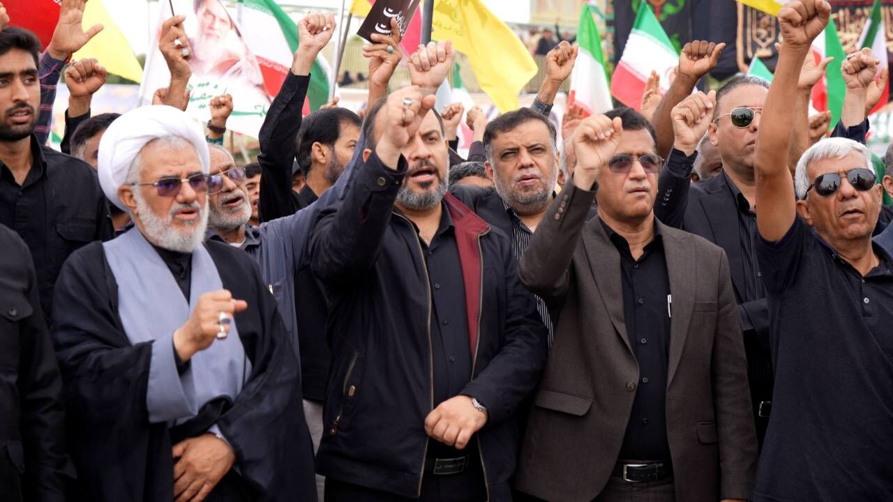 حضور معاون وزیر آموزش‌وپرورش در مراسم چهلم رهبر شهید انقلاب اسلامی و دانش‌آموزان شهید میناب در بندرعباس