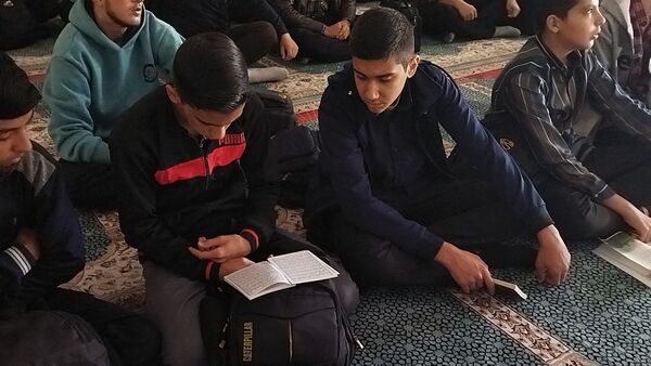 زیارت عاشورا  با یاد شهدای غزه در دبیرستان شاهد ابوذر غفاری 
