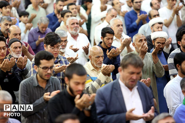 اقامه نماز عید سعید قربان در حرم حضرت معصومه(س)
