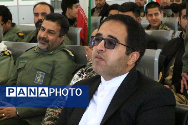 مراسم نمادین استقبال از امام خمینی (ره) در فرودگاه یزد 