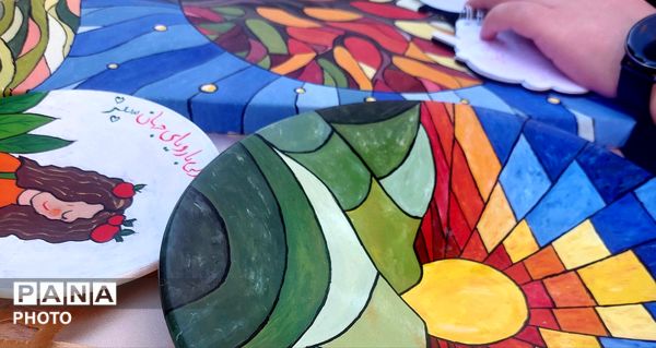 بازارچه کارآفرینی دانش‌آموزی در دبیرستان دخترانه سرافرازان ۲ ناحیه ۶ مشهد