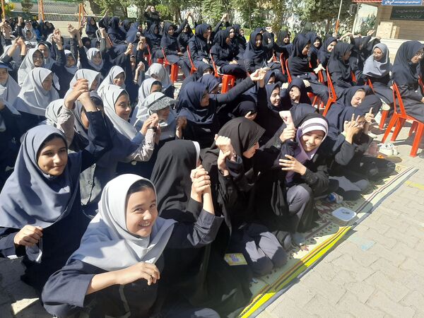 بزرگداشت هفته‌ دفاع مقدس در دبیرستان شاهد شهید حمامی