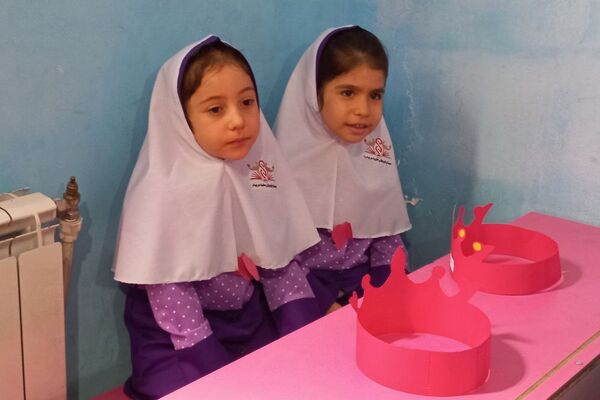 جشن شکوفه‌ها در دبستان حضرت مریم قیامدشت