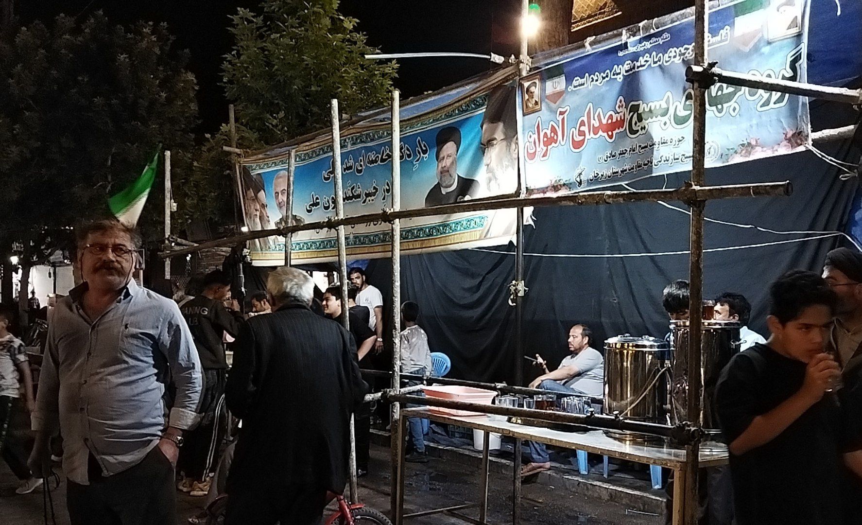 موکب شهدای روستای آهوان در نود و هشتمین شب از اجتماعات مردمی 