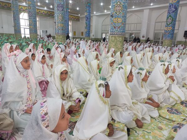 برگزاری جشن تکلیف دو هزار دانش‌آموز دختر سوم ابتدایی در میناب