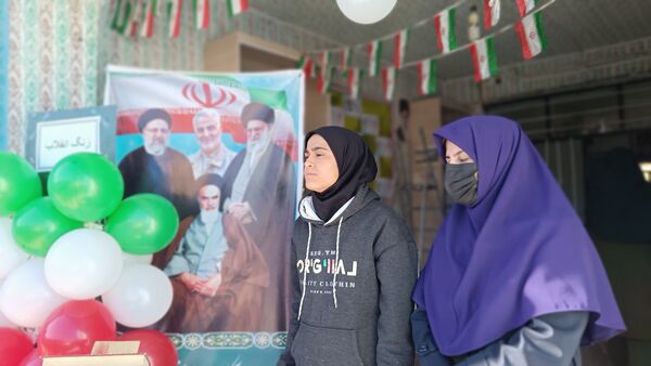  نواخته شدن زنگ انقلاب در مدرسه نمونه الزهرا  یاسوج