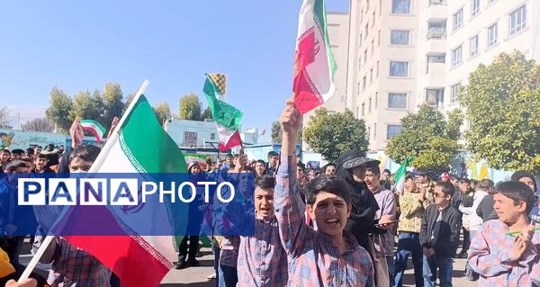  نواختن زنگ انقلاب در دبستان حضرت ابوالفضل(ع)2