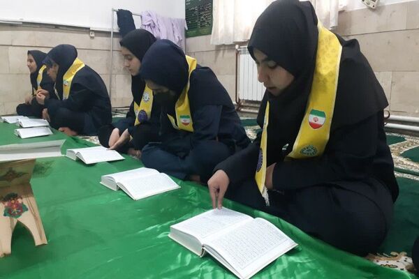محفل انس با قرآن کریم در دبیرستان شهید مجید دهنوی نیشابور
