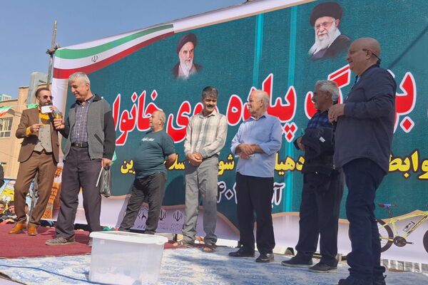  همایش بزرگ پیاده روی خانوادگی در نسیم‌شهر 